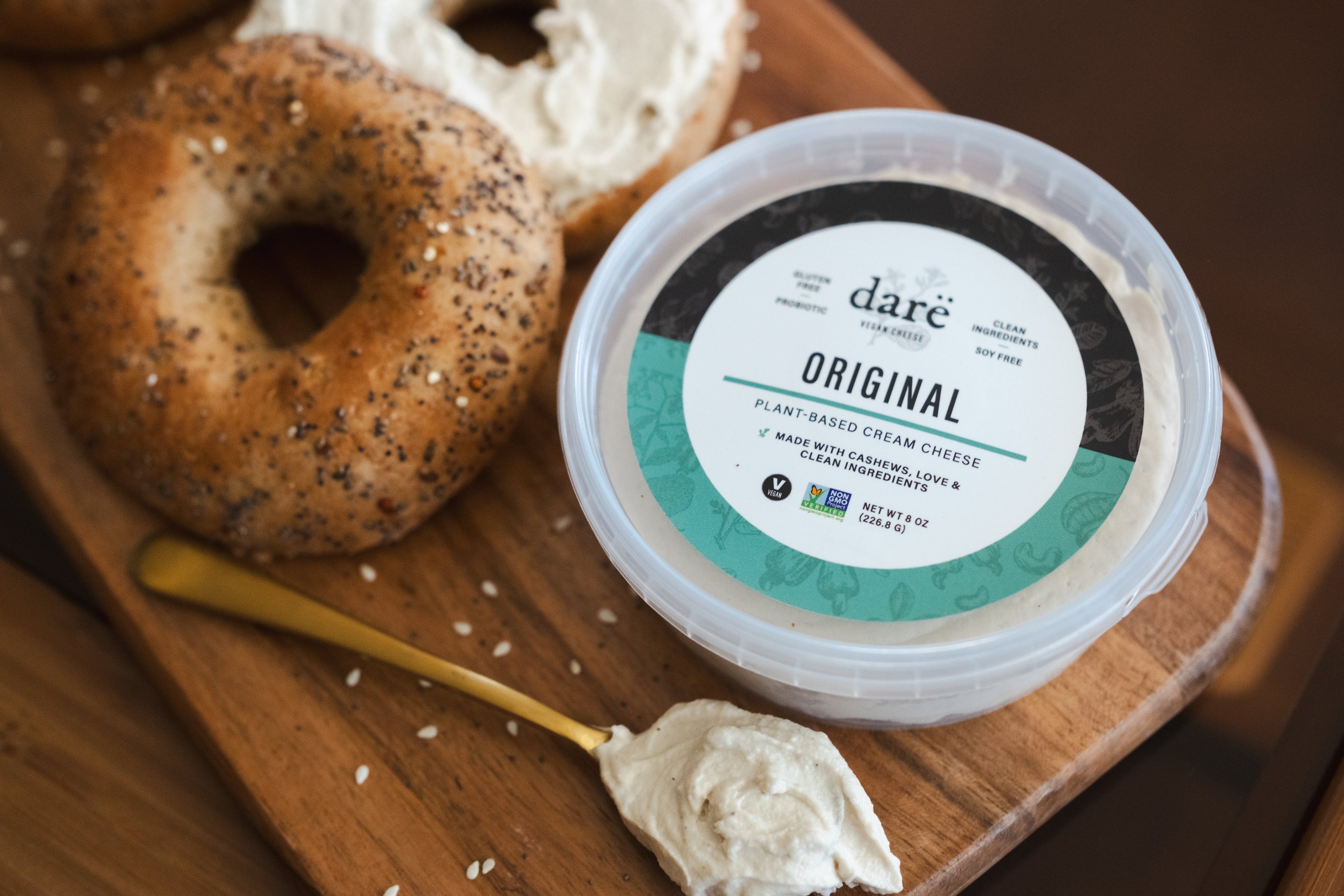 Darë Original Cream Cheese on a spoon next to an everything bagel